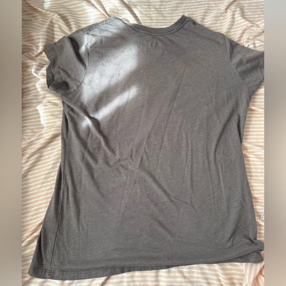 Phillies Baseball Gray T-Shirt - Picture 2 of 2